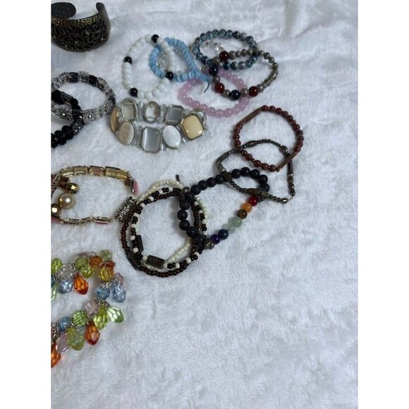 Assorted Beaded & Metal Bracelets Mixed Styles & Colors Costume Jewelry - Picture 6 of 6